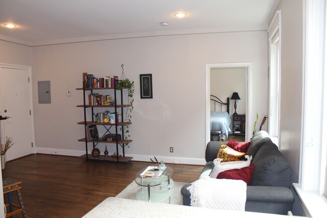 Living Room - 2010 Kalorama Rd NW
