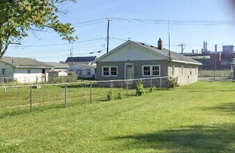 Building Photo - 4 Bedroom / 2 Bath near park