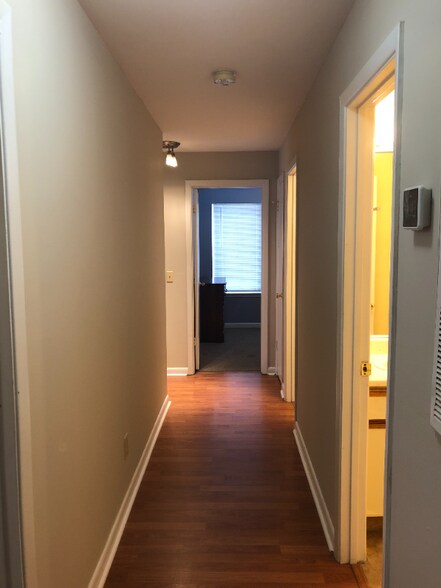 Building Photo - 220 Elm St