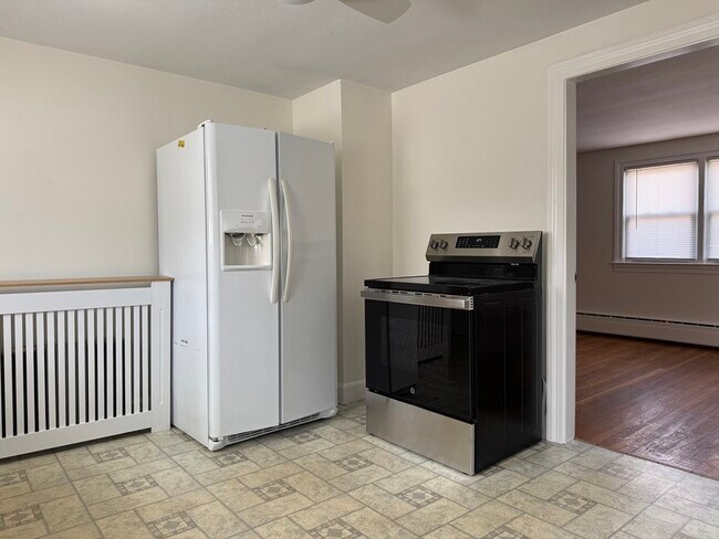 Building Photo - 173 Pleasant St