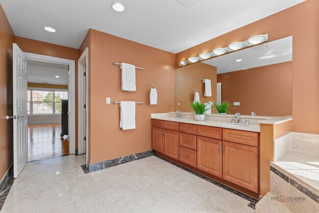 Building Photo - 312 Camargo Ct