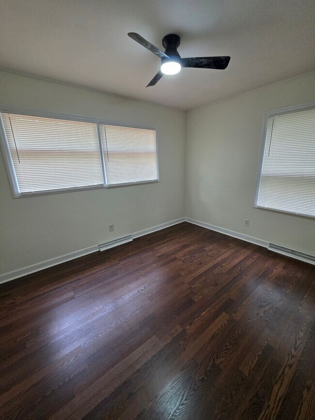 Building Photo - 3310 Hillside Dr