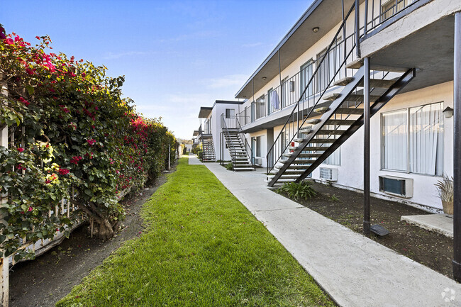 Building Photo - Valle at 9061 Kenwood