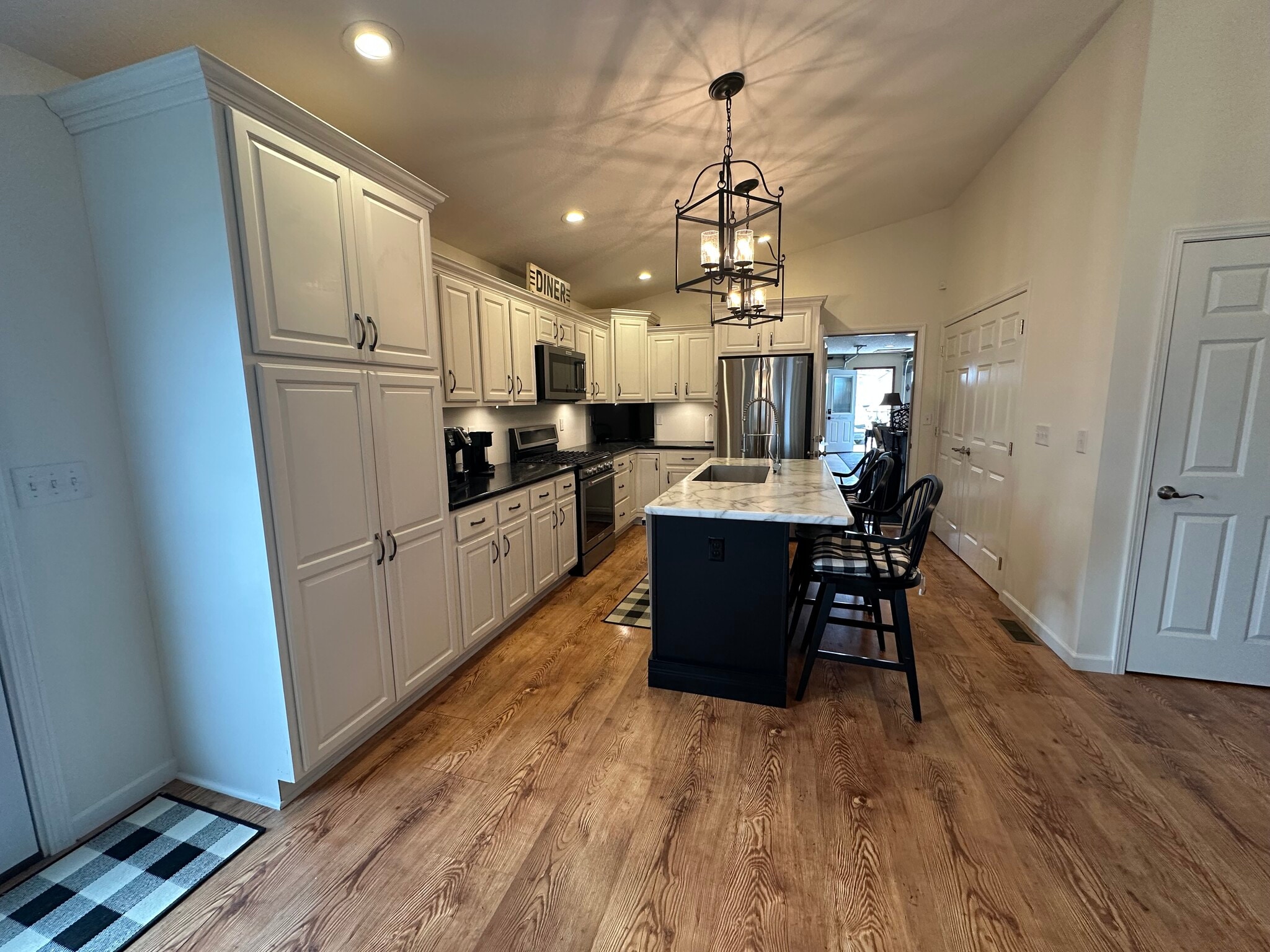 Building Photo - 7712 Walnut St