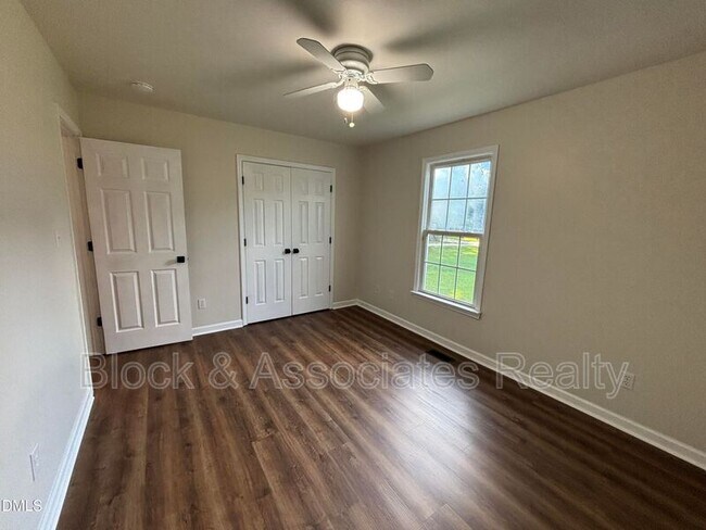 Building Photo - 170 Devin Dr