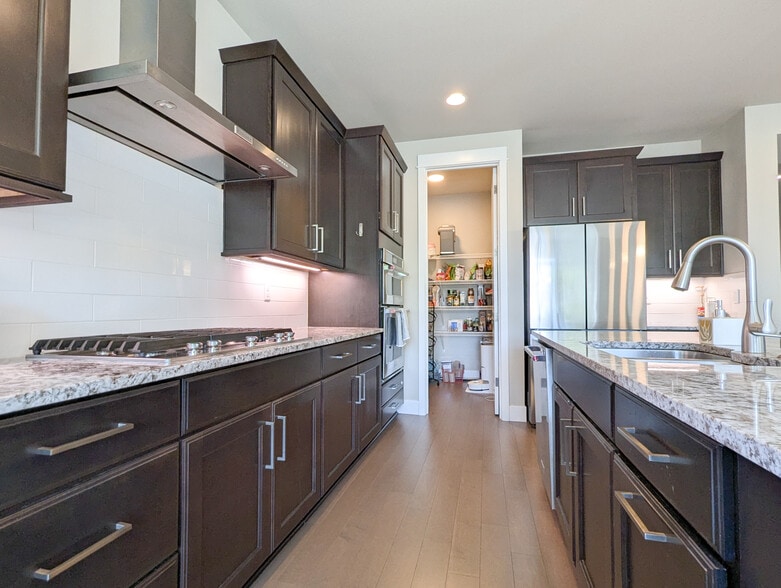 Kitchen + walk-in pantry - 16324 131st St SE