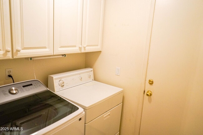 Building Photo - 898 E Monterey St