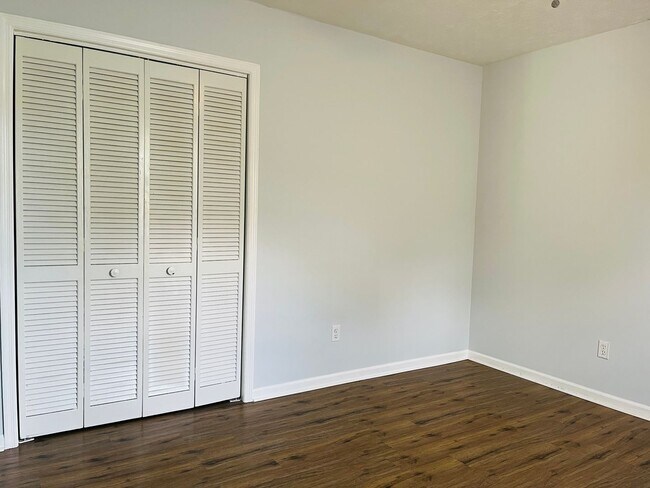 Building Photo - 104 Peachtree Ct