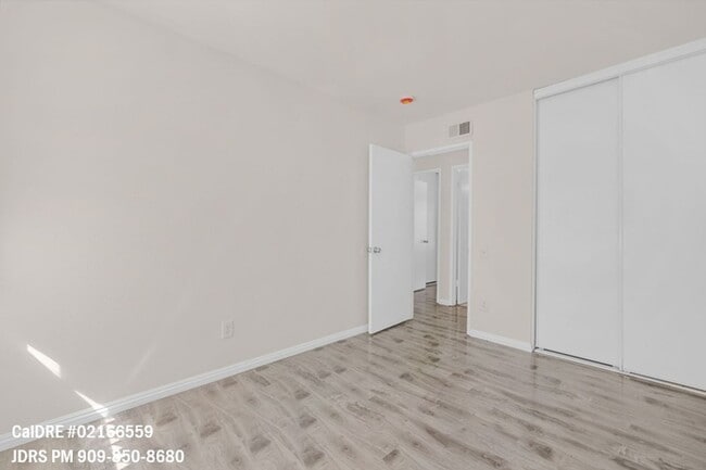 Building Photo - Walnut 3 Bedroom Townhouse