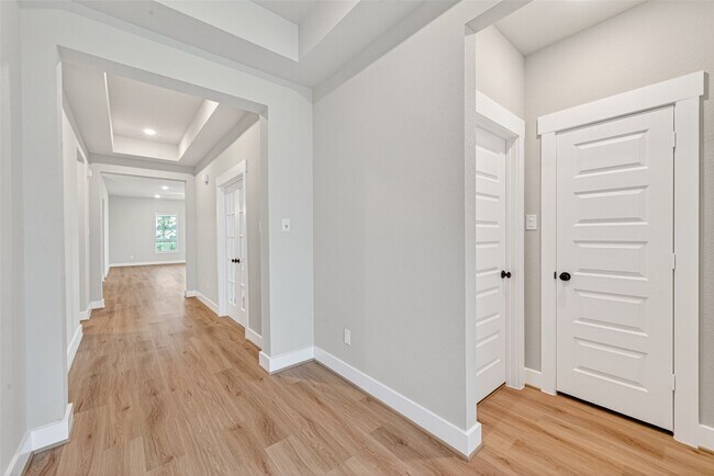 Building Photo - 2216 Inglenook Grv Dr