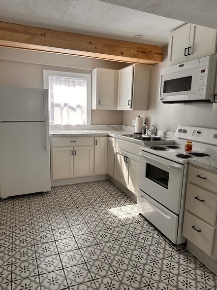 Kitchen - 1111 Garfield St