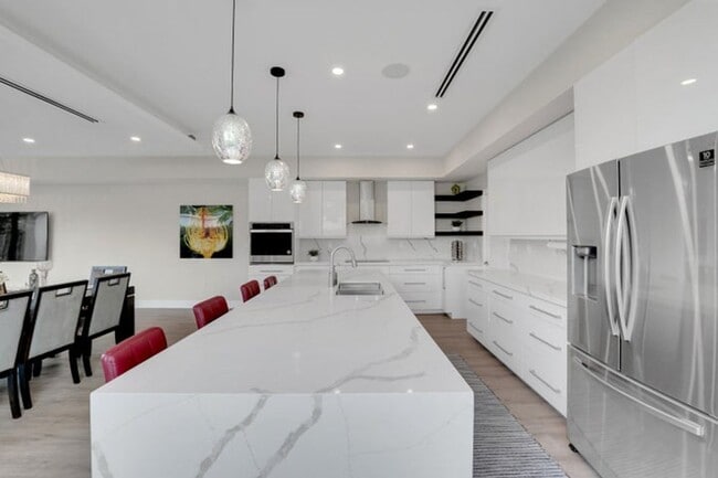 Building Photo - 1238 NE 17th Ave