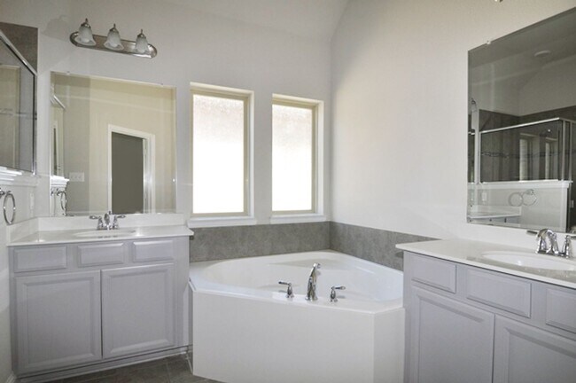 Building Photo - Wonderful 3-2-2 with Study in Northlake, N...