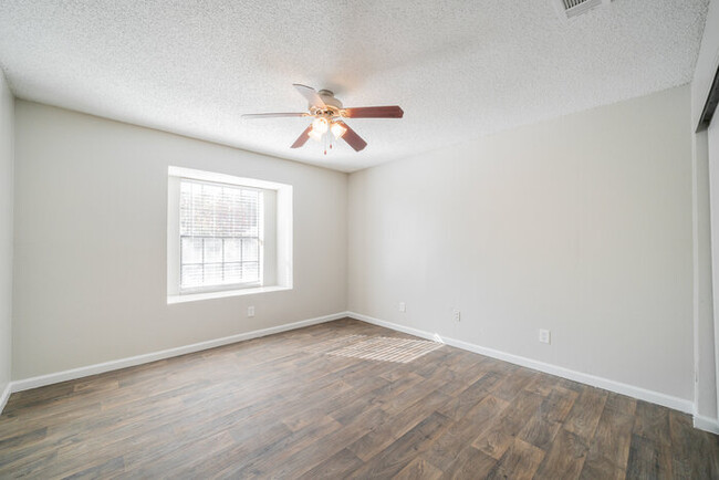 Building Photo - Wyngate Townhomes 3924W