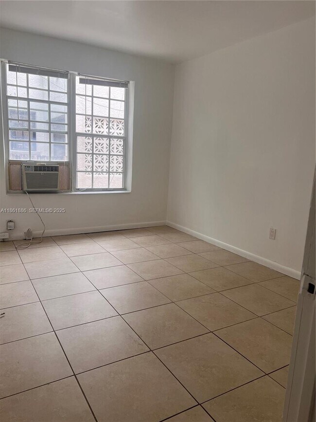 Building Photo - 143 NE 43rd St