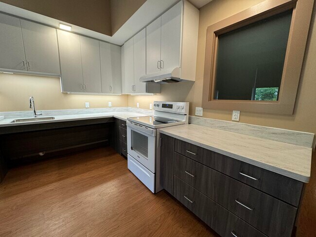 Building Photo - 83 Hanover St