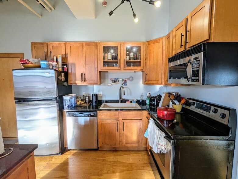 Building Photo - 523 Jackson St