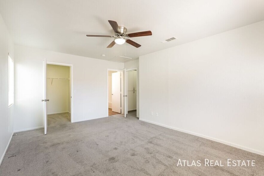Building Photo - 8840 Cornwall Glen Ave