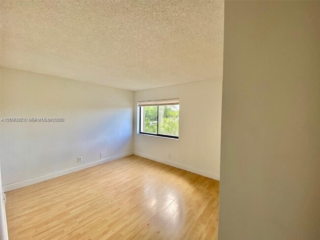 Building Photo - 159 Lakeview Dr