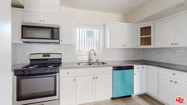 Building Photo - 307 Rosemont Ave