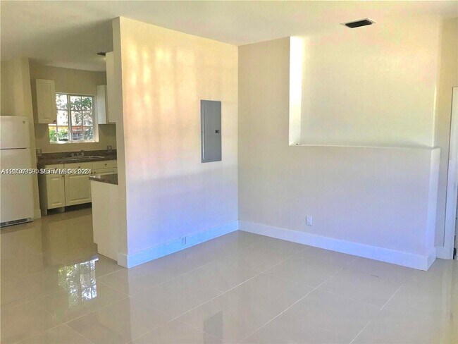 Building Photo - 6344 NW Miami Pl