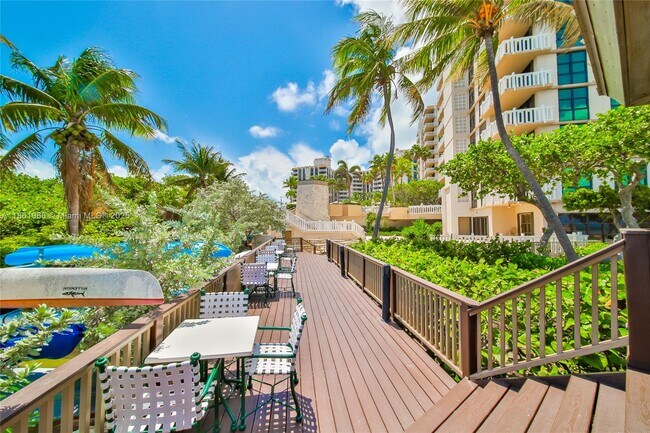Building Photo - 1121 Crandon Blvd