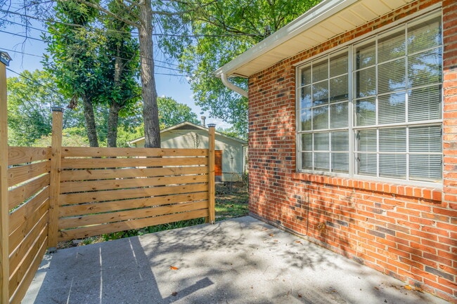 Building Photo - 2809 Lay Ave