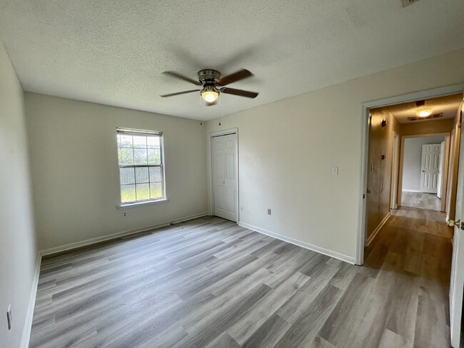 Building Photo - Home For Rent