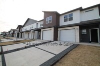 Building Photo - Upscale Three-bedroom Townhome!