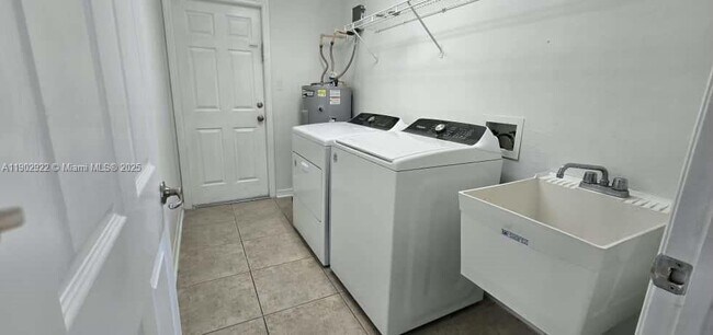 Building Photo - 1509 Sara Ave S