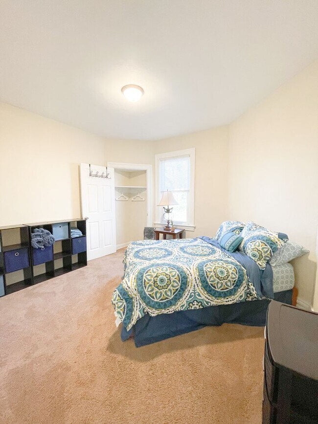 Building Photo - AVAILABLE AUGUST 2026 - Beautiful 4+ bedroom, 1 bath home in Mt Washington!