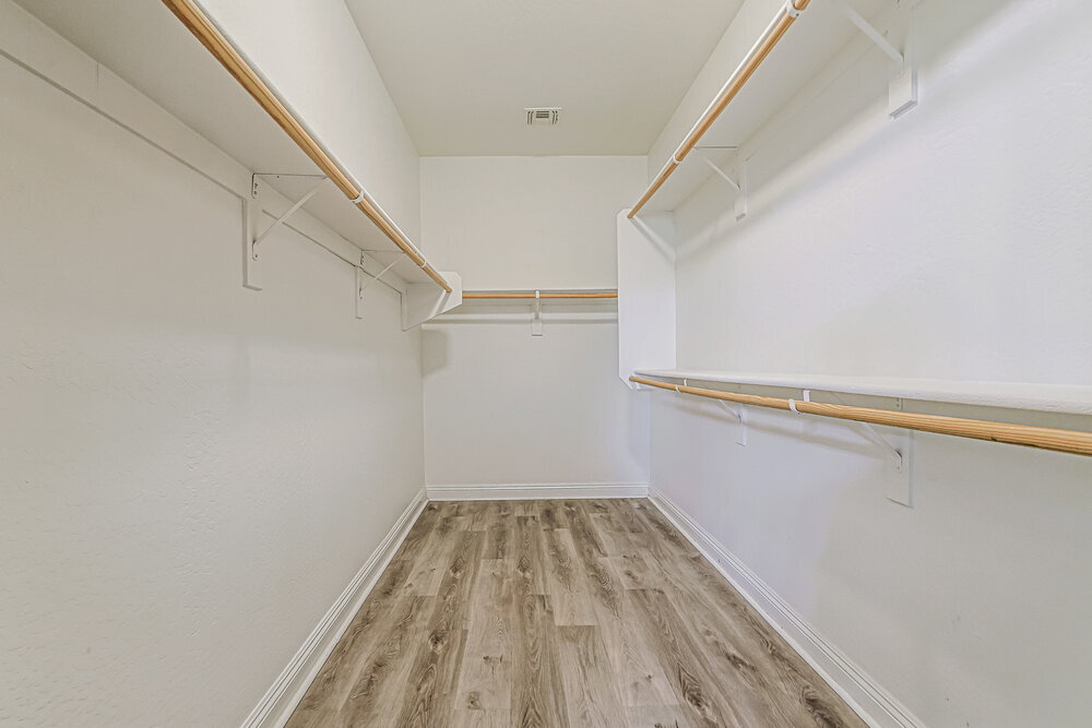 Building Photo - 1655 W Paisley Dr