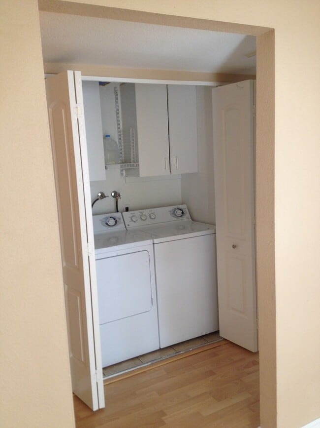 Building Photo - Palmdale