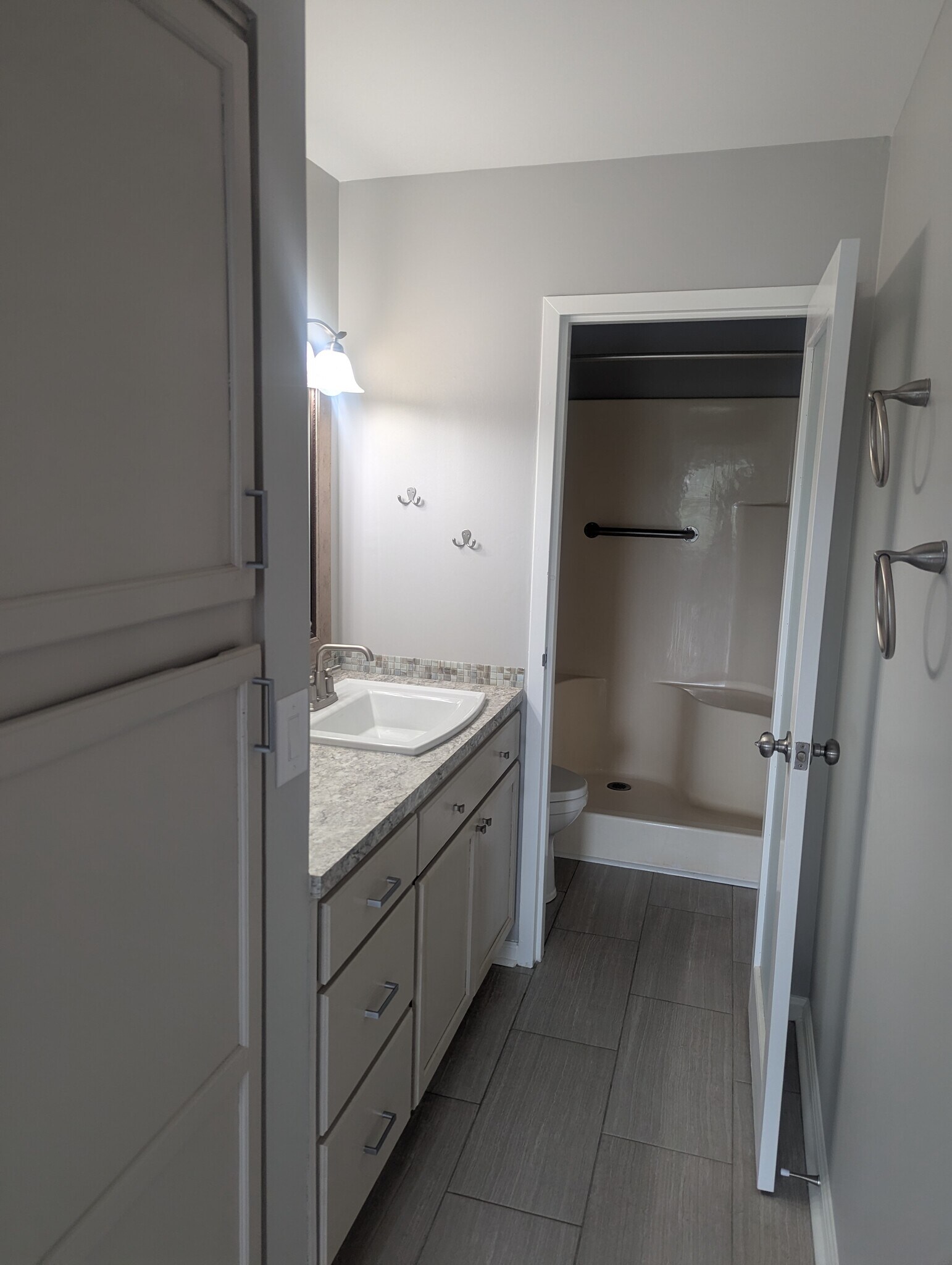 Main en suite - 200 Sanders Ferry Rd