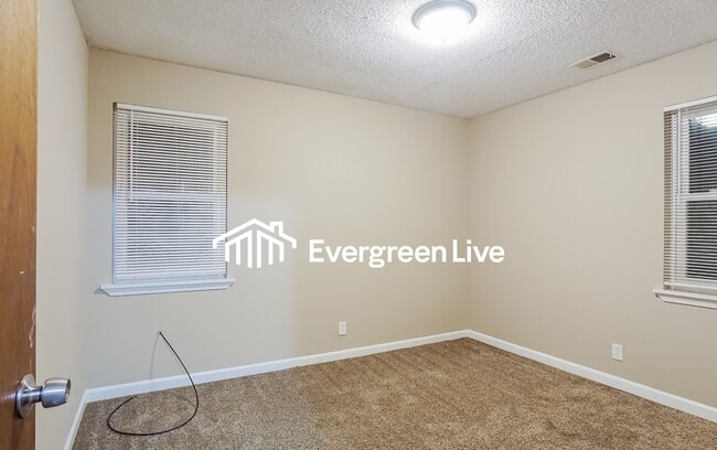 Building Photo - 541 Westchester Dr