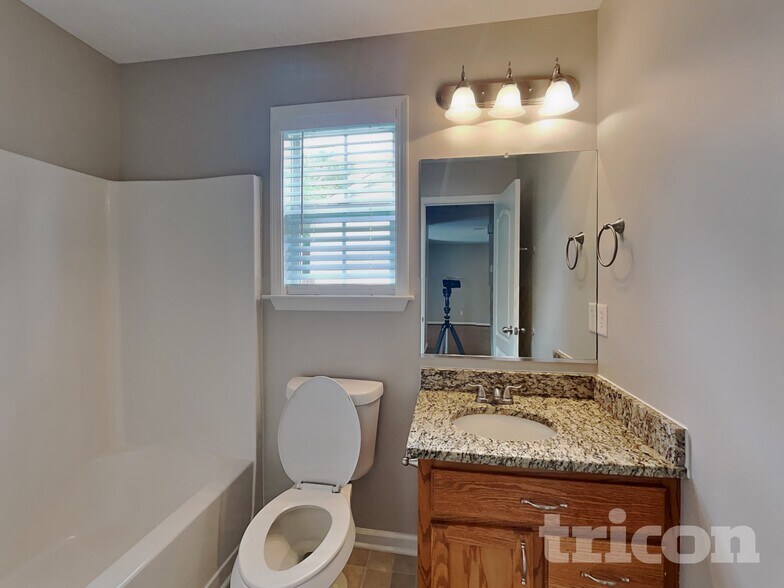 Building Photo - 1621 Robert Rd