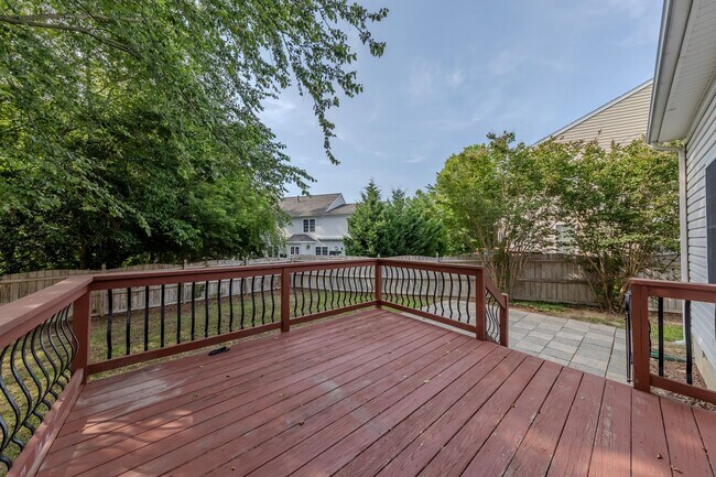 Building Photo - 103 Bluffs Cir