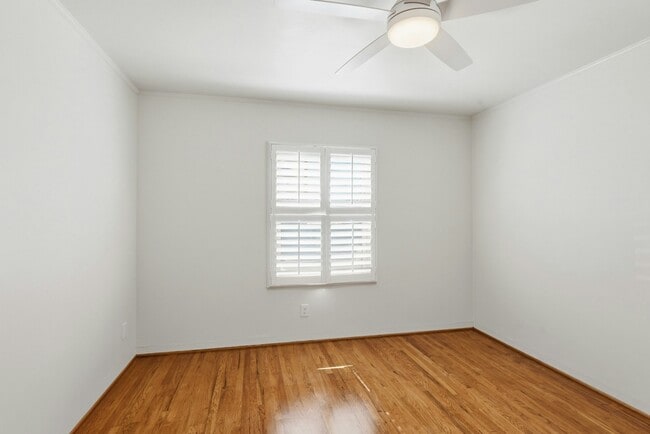 Building Photo - 7005 Draper Ave