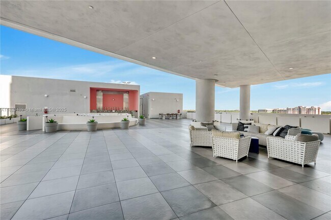 Building Photo - 2000 Metropica Wy