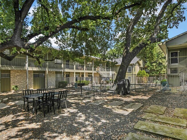 Building Photo - 2303 East Side Dr