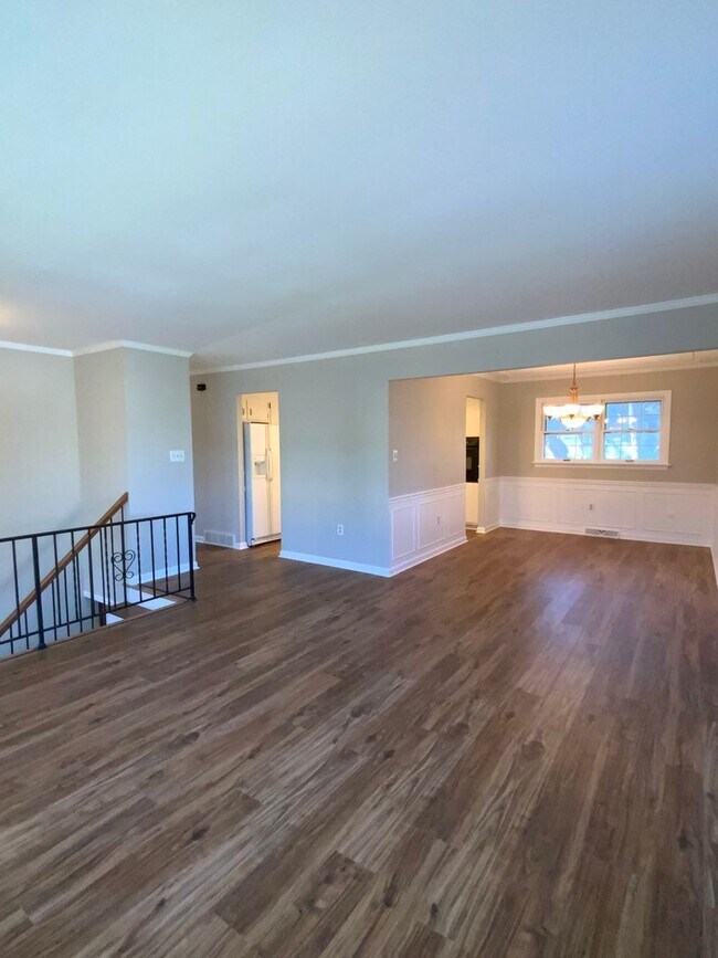 Building Photo - 418 Parkwynne Rd