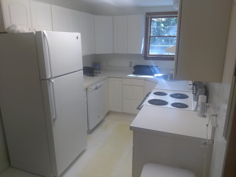 Building Photo - 455 County Rd