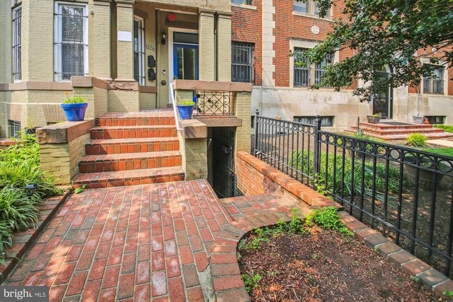 Primary Photo - 1325 Fairmont St NW