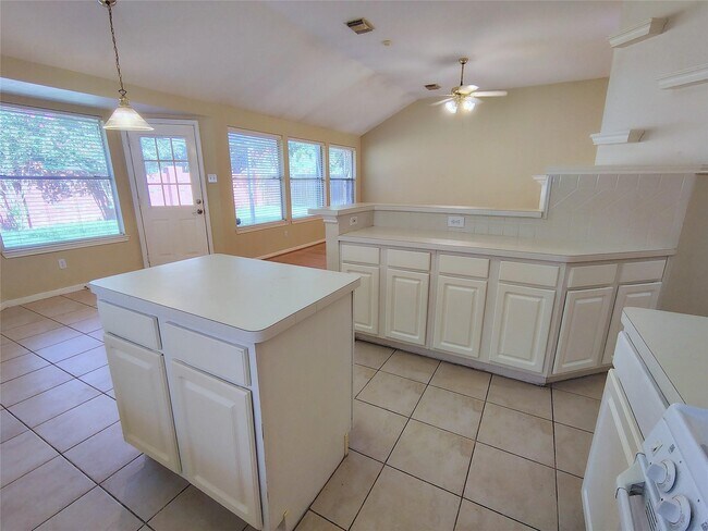 Building Photo - 818 Presley Way