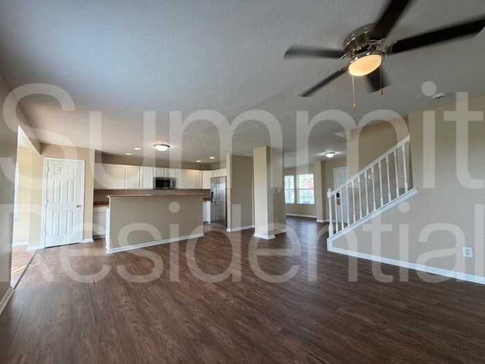 Building Photo - 8005 Harshaw Dr