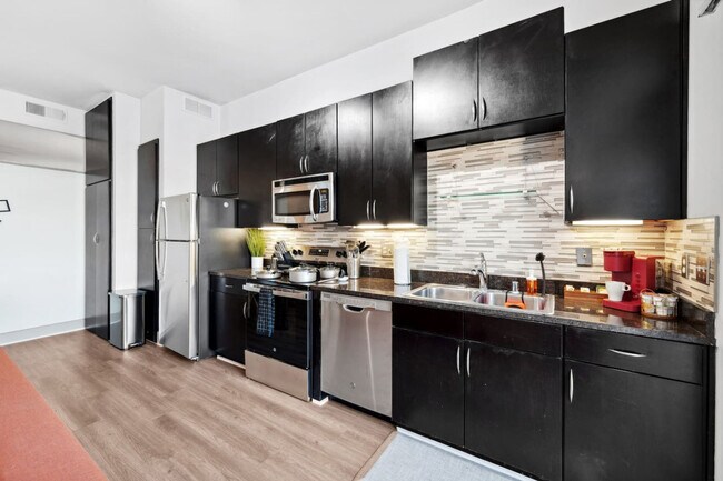 Building Photo - 2922 Elm St