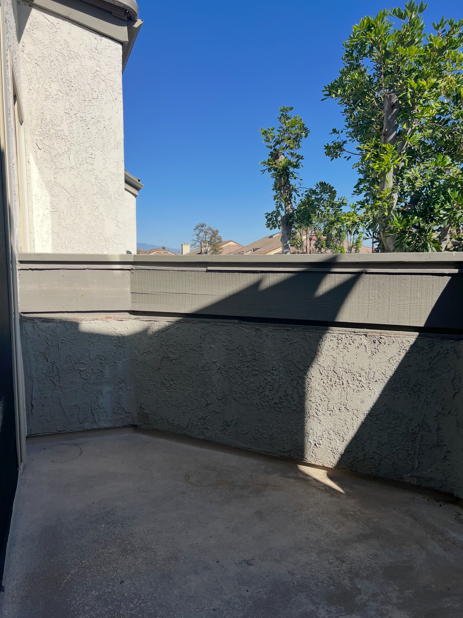 Primary Balcony - 8 Town and Country Rd