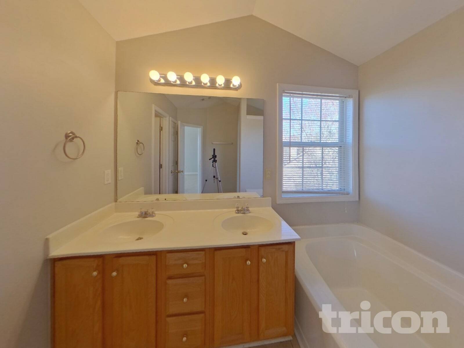 Building Photo - 7955 Streamside Ln