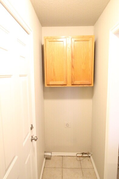 Building Photo - 1900 Terrace Lawn Dr