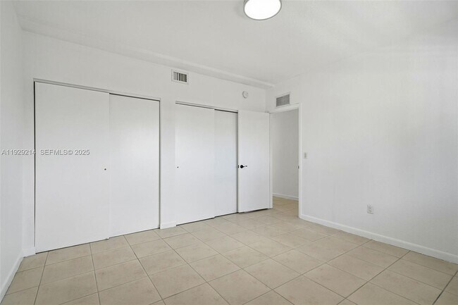 Building Photo - 1185 Marseille Dr